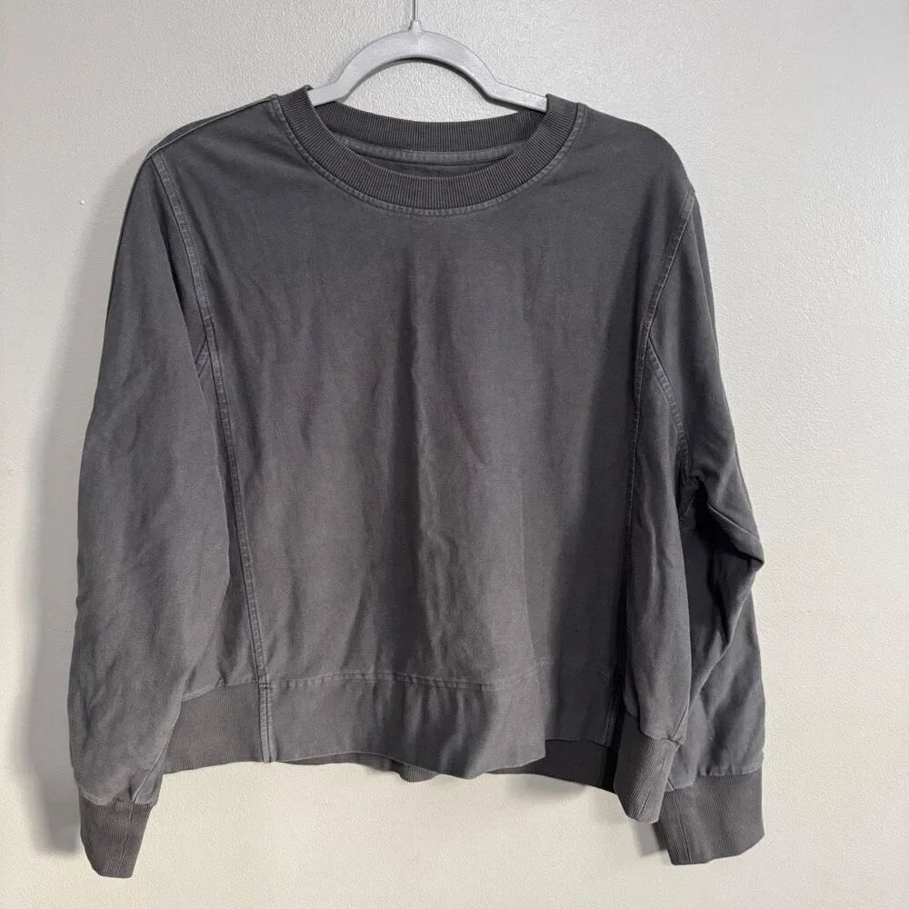 Athleta women’s distressed cropped green/gray crew neck sweatshirt size 1X